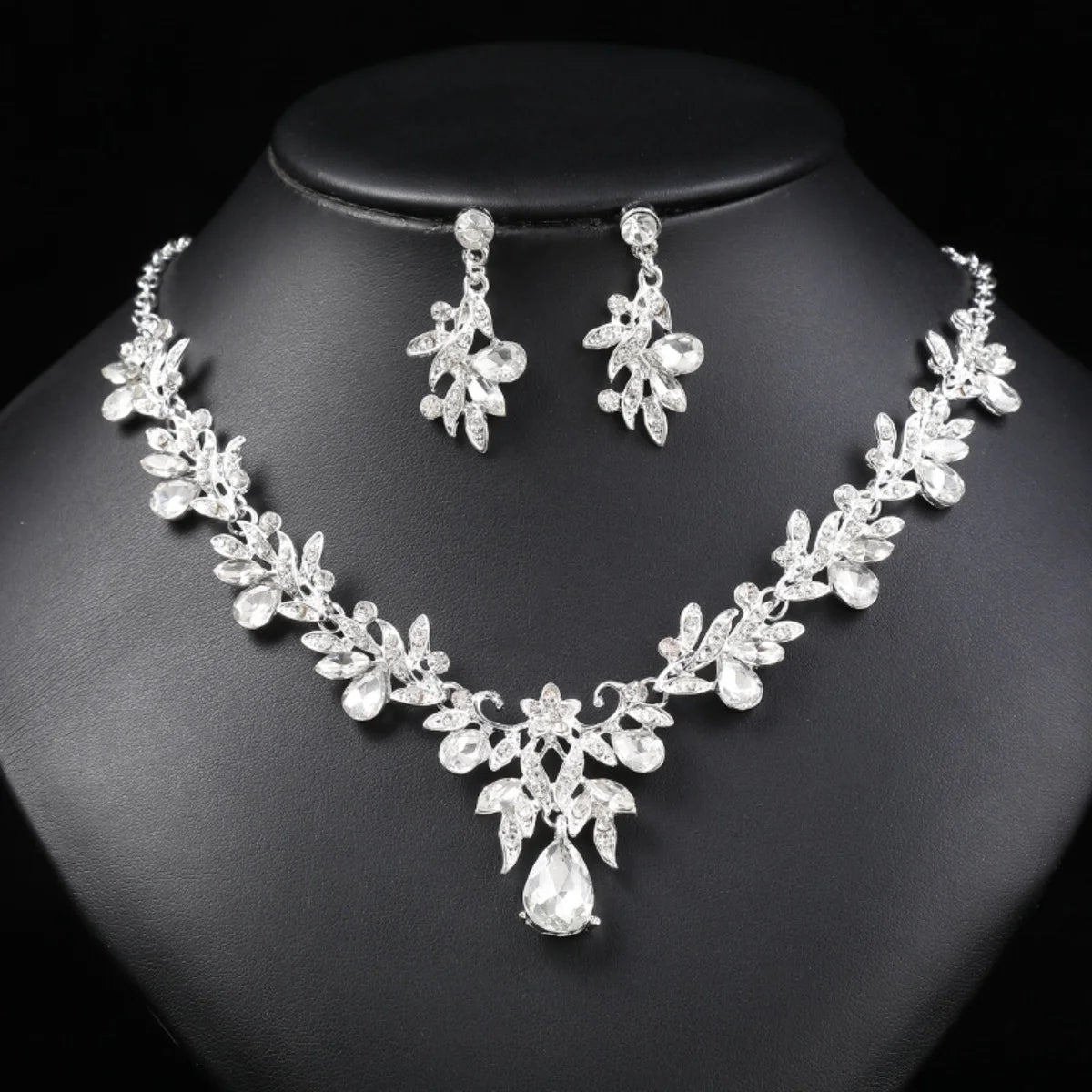 1 Set Of Fashionable Copper Inlaid Claw Chain Necklace, Earrings, Jewelry Set, for Women.