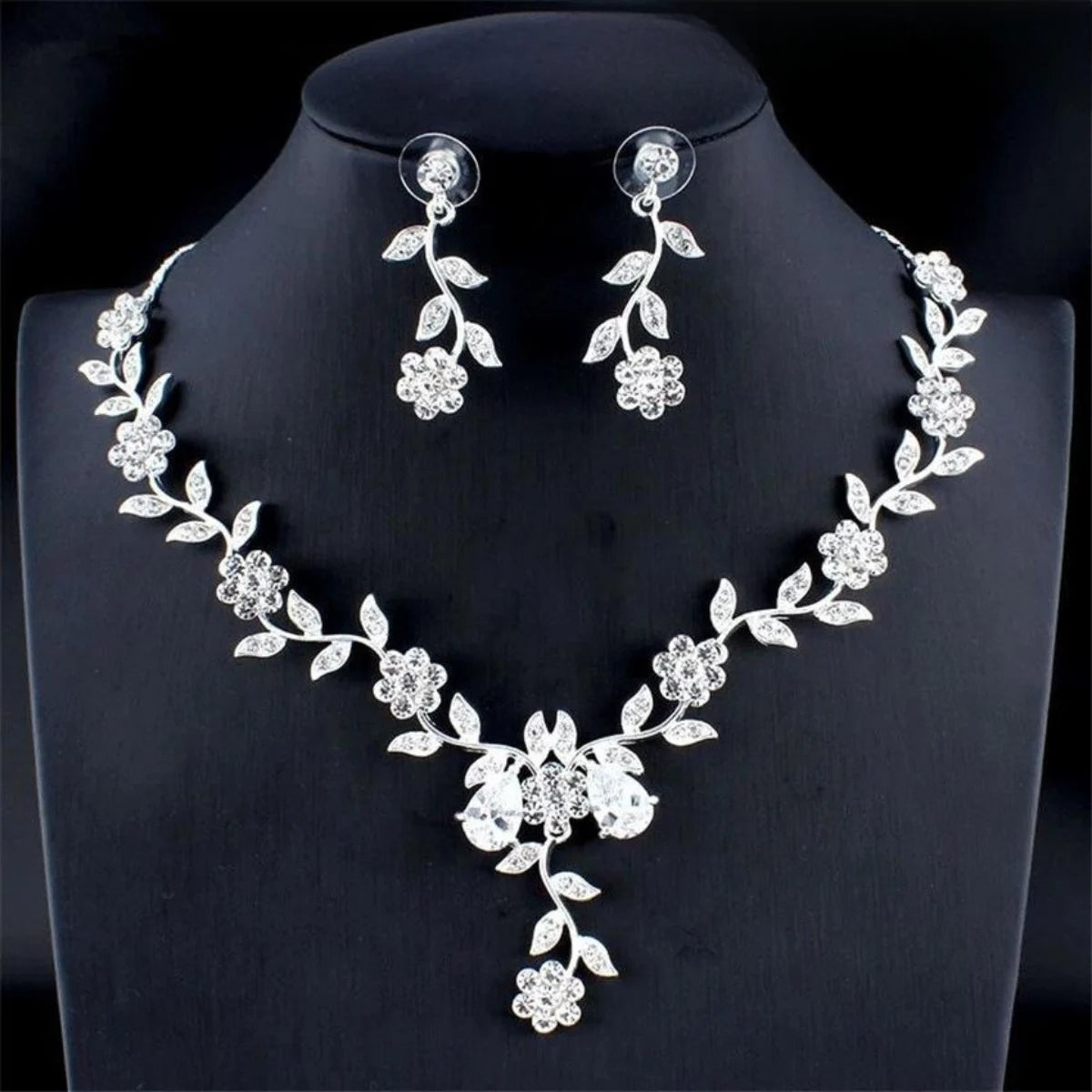 1 Set Of Fashionable Copper Inlaid Claw Chain Necklace, Earrings, Jewelry Set, for Women.