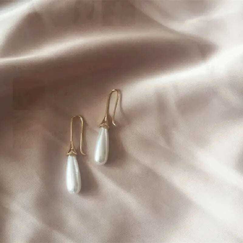 Light Luxury Cool Wind Gold Plated Alloy Opal Earrings
