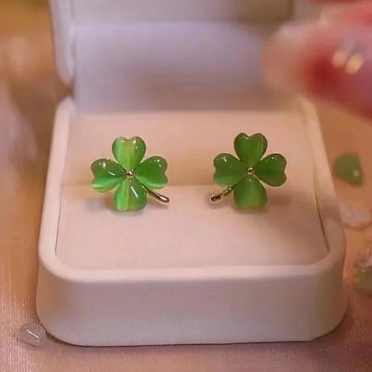 The new fashion four-leaf Clover earrings small exquisite earrings temperament
