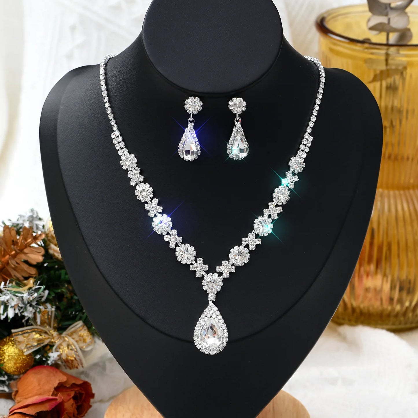 1 Set Of Fashionable Copper Inlaid Claw Chain Necklace, Earrings, Jewelry Set, for Women.