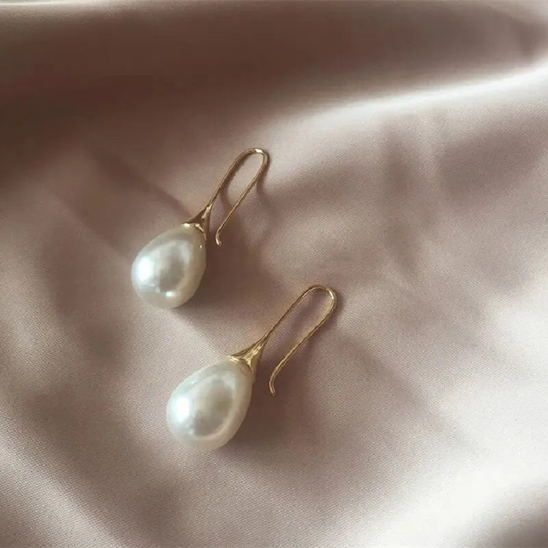 Light Luxury Cool Wind Gold Plated Alloy Opal Earrings